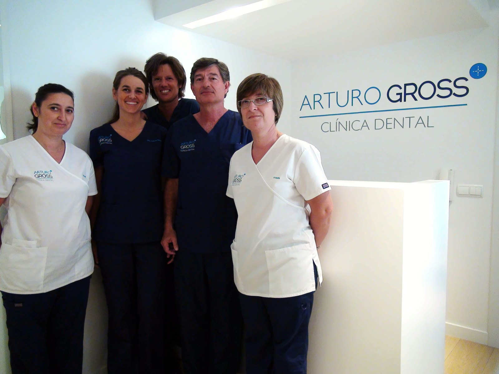 El equipo de la Clínica Dental Arturo Gross en la recepción